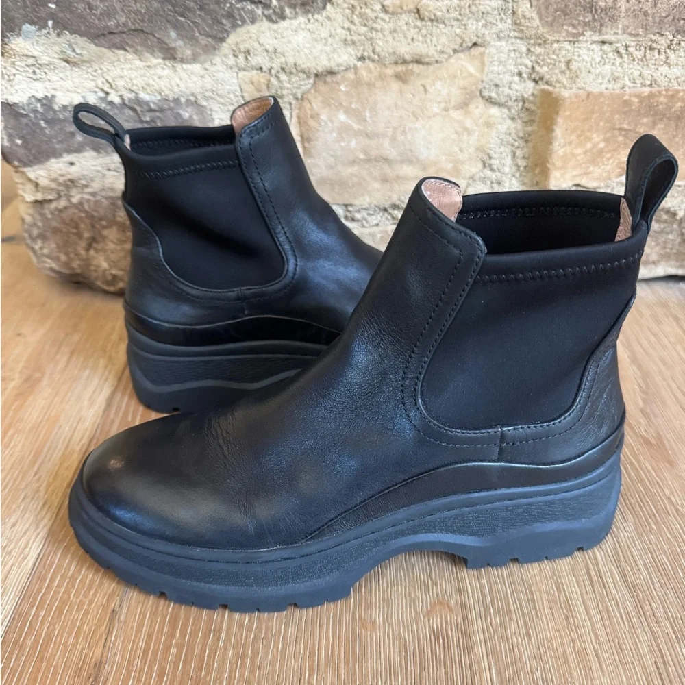 Madewell Dani chelsea lugsole boot black sz 7.5 price firm!